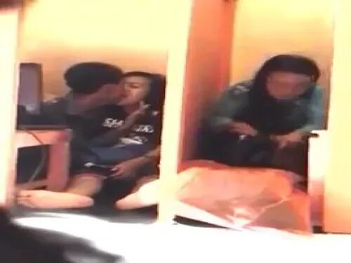 Bokep Ngintip Ngintip Kiri Kanan Bilik Warnet Mesum