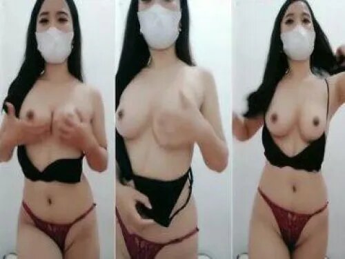 Miss Ruth Goyang Hot Sambil Remas Toket